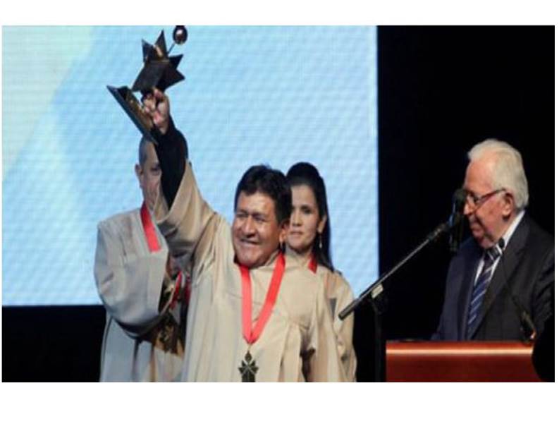 La Secretara de Educacin Municipal enaltece la labor de Anbal Bub Ramos, quien obtuvo el premio Compartir al Maestro como mejor rector del pas