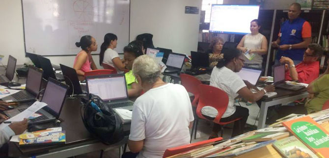 Programa de alfabetizacin digital beneficia actualmente a 76 mujeres de Cali