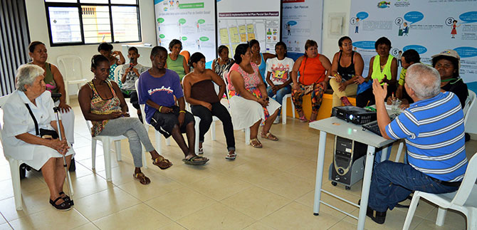 Mujeres emprendedoras de Ciudad Para�so se capacitan en Econom�a Solidaria