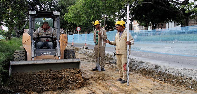 Continan correcciones viales en la Comuna 12