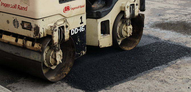 Bacheo en el casco urbano de la ciudad y el sector rural no para