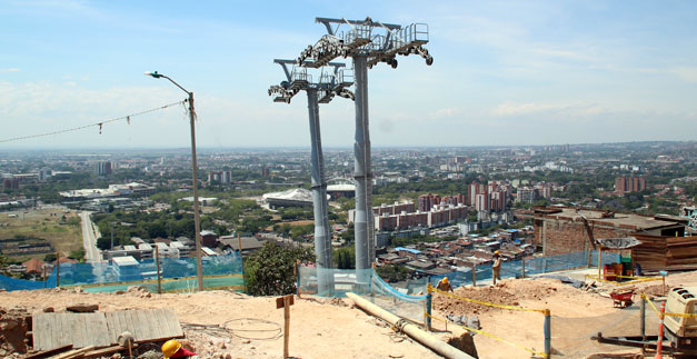 Alcalde recorri obras de instalacin de pilonas del Mio Cable