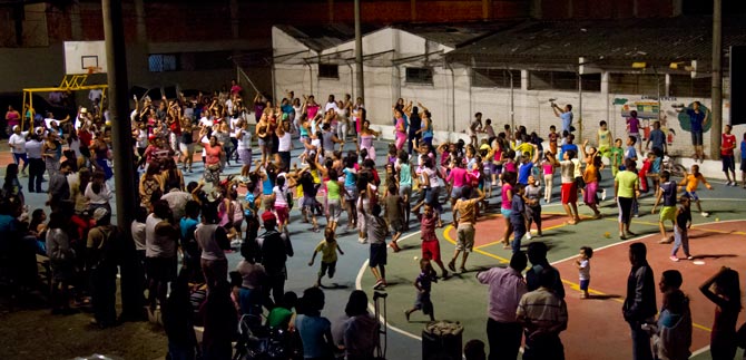 Administracin entreg este mircoles parques con nueva luz blanca en la comuna 13