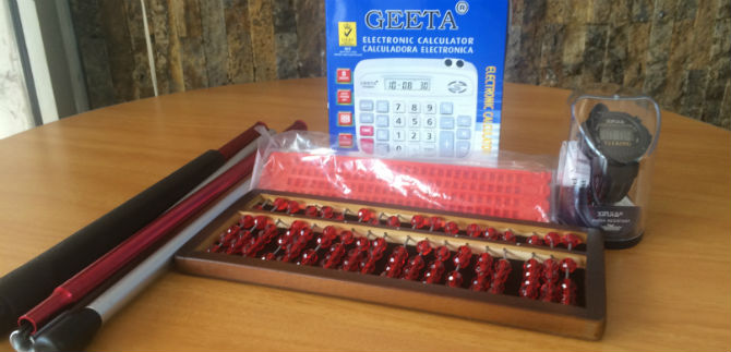 Bienestar Social entrega ayudas a poblacin invidente