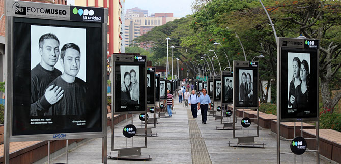 Muestra, El otro soy yo, causa admiracin de visitantes al Paseo de la Avenida Colombia