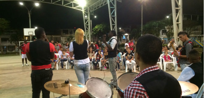 Administracin entreg este mircoles ms parques con luz blanca, en la comuna 15