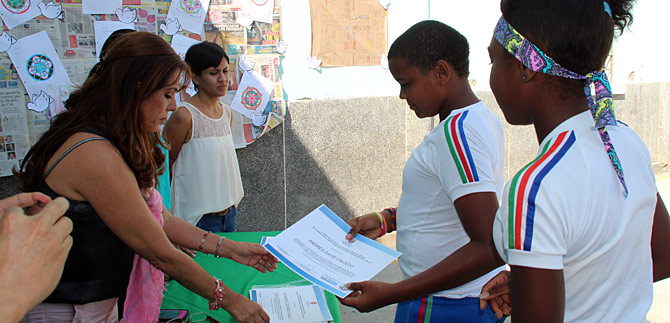 82 estudiantes del Juan Bautista de La Salle, certificados como facilitadores de paz