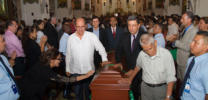 Cali rinde tributo a Nelson Garcs con tres das de duelo