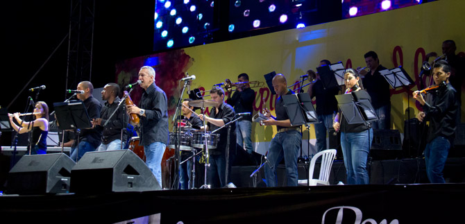 La salsa, la msica del pacfico y el despecho, fue un xito en el Concierto Blanco