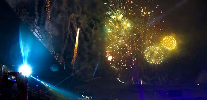 Con juegos pirotcnicos iluminando el cielo, se cierra la 57 Feria de Cali