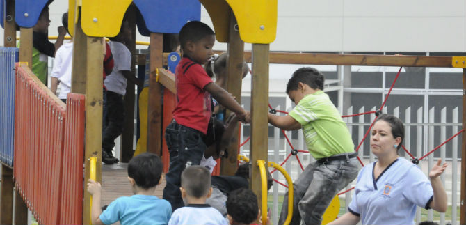 DPS y Alcalde de Cali inauguran polideportivo en el barrio Manuela Beltrn