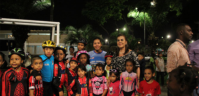 La comuna 13 cuenta con 49 parques iluminados