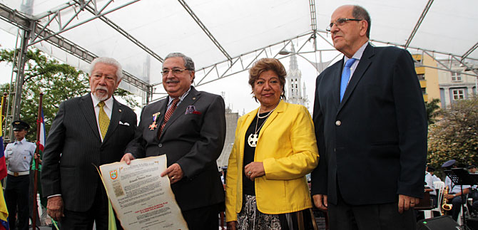 Docente, historiador y cineasta recibieron la Medalla Orden de la Independencia en festividad del 3 de Julio