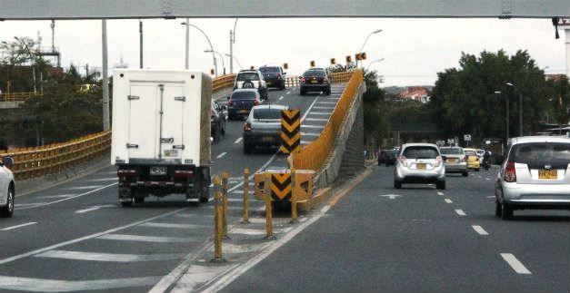 Cierre de puente vehicular de la carrera 70 sobre la Autopista Suroriental