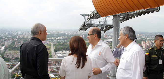 Alcalde cheque los avances del Mio Cable, en un recorrido por la comuna 20