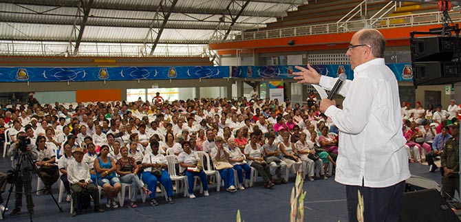 Administracin rinde homenaje al adulto mayor; Alcalde resalta logros en Cali