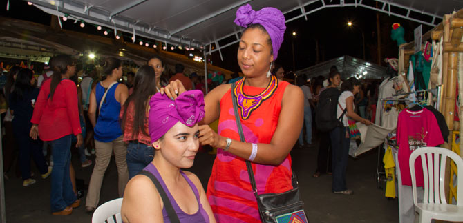 Con turbantes, trenzas y mucho color, los ancestros afro llegaron al Petronio lvarez