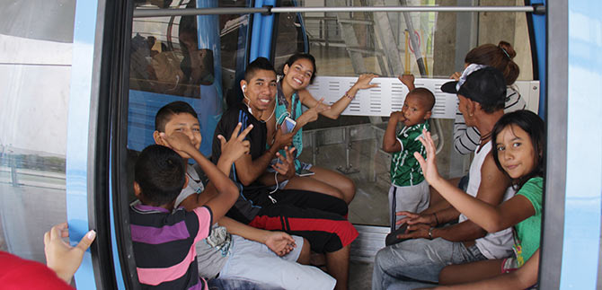 Caleos, maravillados con el MIO Cable; es el sitio de atraccin favorito