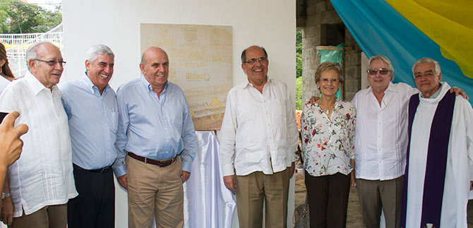 Alcaldes Guerrero y Armitage inspeccionaron avance del Nido de Altos de Santa Elena