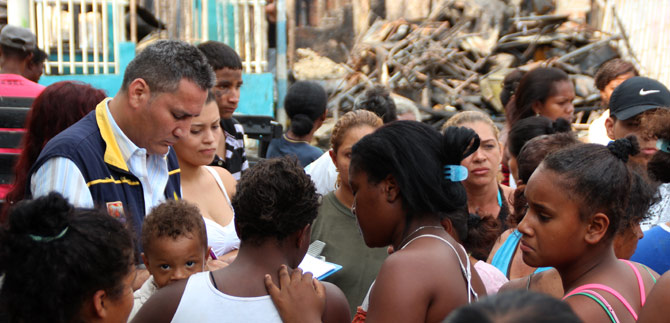 Alcald�a entrega ayudas humanitarias a damnificados de incendio en Mojica