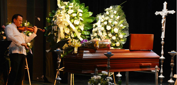 Al sonido del violn, el Municipal despidi al maestro Avendao