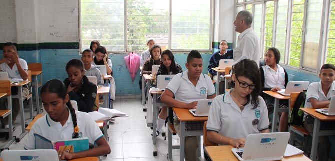 Cada vez est�n m�s cerca la construcci�n de nuevas aulas educativas en Cali