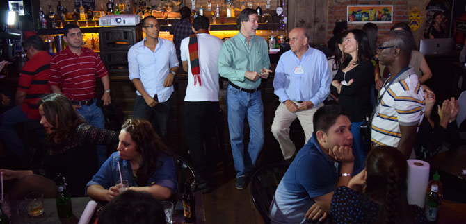 La noche se est despertando y Cali la vive sanamente