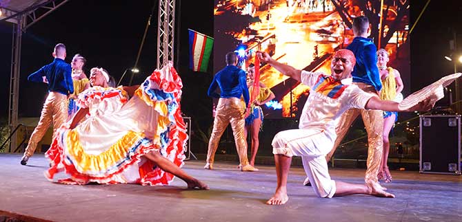 El arte y el sabor de la ciudad son parte de sus atractivos nocturnos
