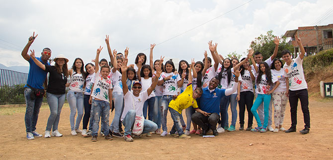 Imaginarios empodera a j�venes de Cali con el �xito y la paz