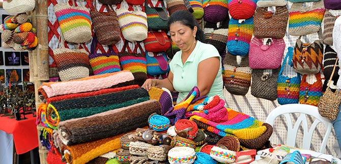 Capacitacin en artes para mujeres y hombres, interesados en generar nuevos ingresos