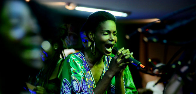 Con una descarga de pasi�n y sensaciones, el Petronio inicia recorrido por hoteles cale�os