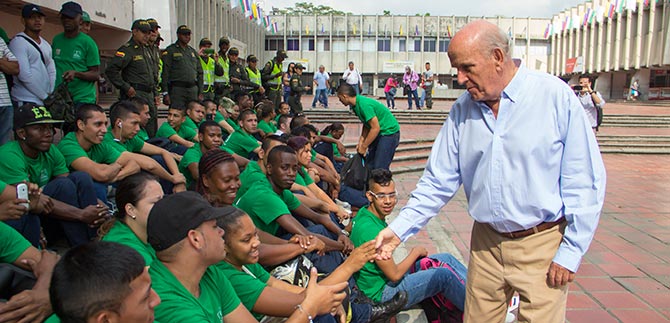 J�venes en riesgo inician labores como gestores ambientales