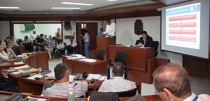 Con el retiro de una  proposicin, la Comisin de Presupuesto  cerr estudio a proyecto del Fondo de Estabilizacin