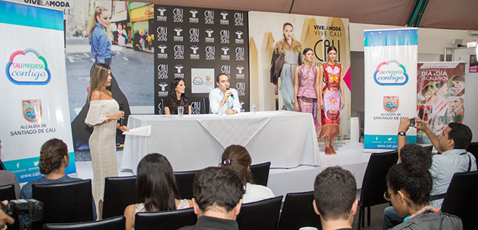 Beatriz Camacho en la Pasarela Alcald�a de Cali, al Cierre del Expo Show