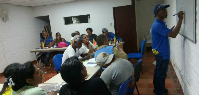 Capacitan recicladores en procesos de manejo integral de residuos s�lidos