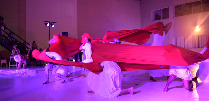 Con performance sobre v�ctimas de la violencia, se inicia el Festival Internacional de Teatro de Cali