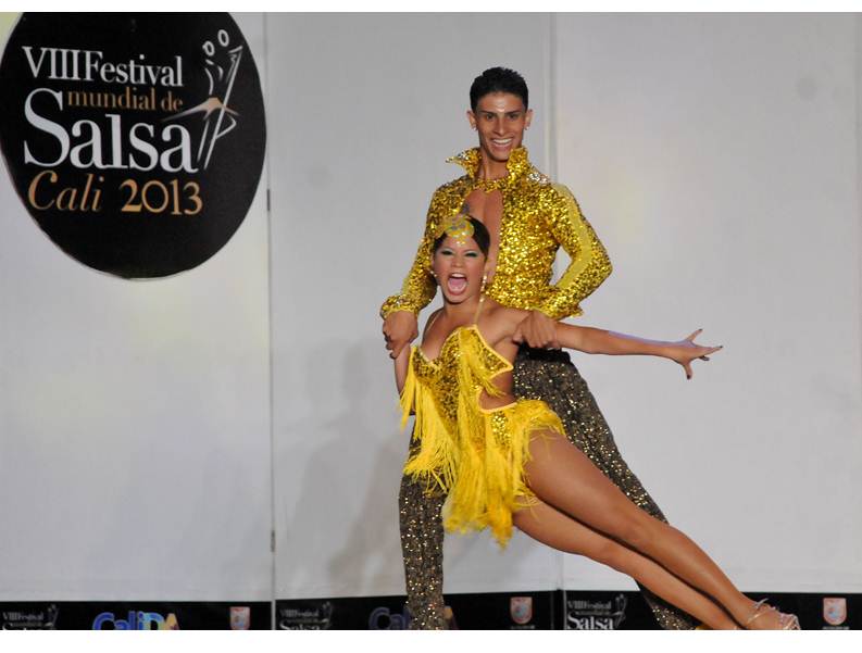 El baile deportivo tir� paso en el cierre del VIII Festival Mundial de Salsa