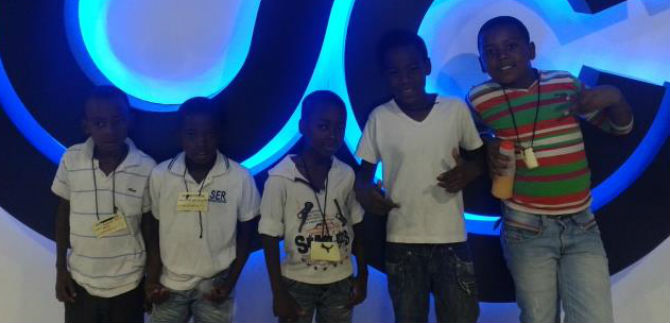 Nios reasentados del Plan Jarilln de Cali aprendieron a cuidar un dragn, con pelcula