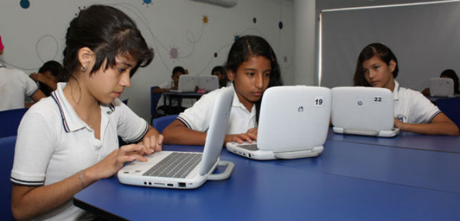 Alcald�a consolida la educaci�n digital en Cali; entrega 48 aulas tecnol�gicas