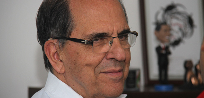 Alcalde gana Premio Roux por abordar la violencia como crisis de salud pblica