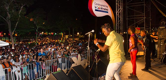 Imgenes mgicas, actos culturales y rumba destellaron en el primer da del alumbrado