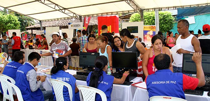 Acercamiento informativo de la Administracin en la Comuna 13