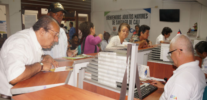 Se inici el pago de subsidio a adultos mayores en bancos