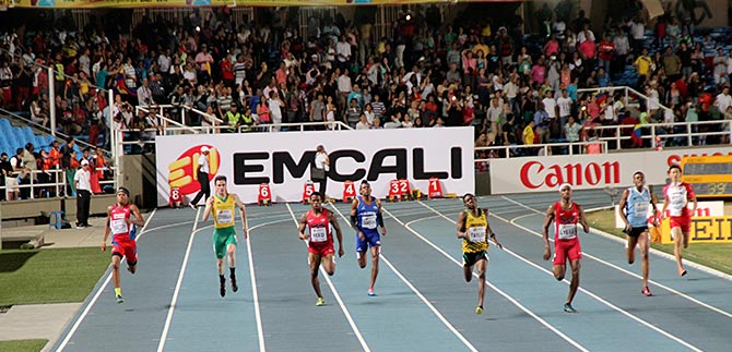 Caleos vibraron emocionados la final de 400 m del Mundial de Atletismo