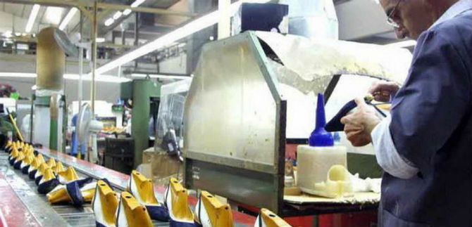 739 jvenes y madres cabeza de familia se gradan en manipulacin del cuero y calzado