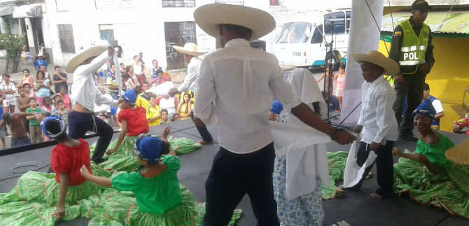 Grupos de iniciacin cultural harn las novenas navideas en la 72W