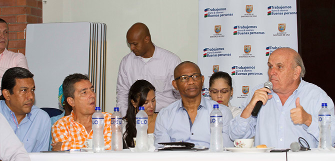 Armitage anunci construccin de 10 megacolegios