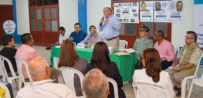 Alcalde de Cali adquiere compromisos con habitantes de la Comuna 12