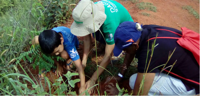 Jornada de siembra en el ro Melndez