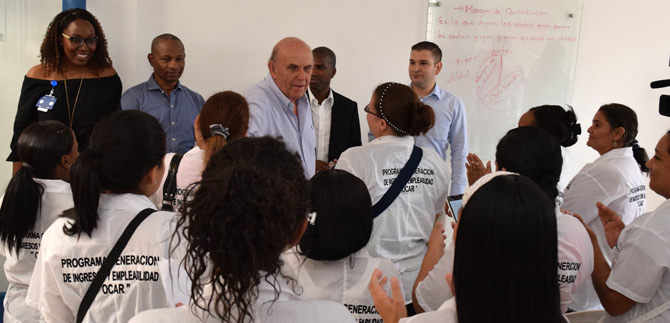 Mujeres trabajadoras, emprendedoras y fant�sticas, gracias al convenio de la Alcald�a con Singer